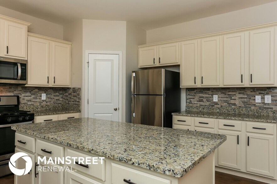 Building Photo - 32 Maple Grove Dr