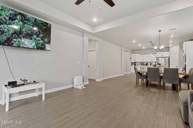 Building Photo - 824 Paseo Solar Dr