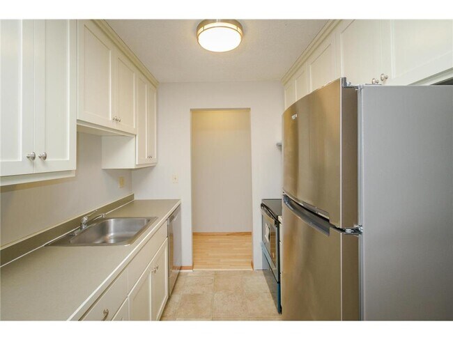 Building Photo - 3461 Kent St