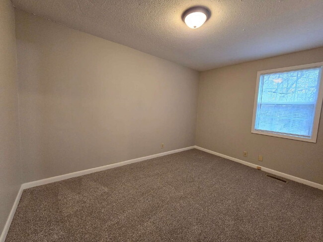 Building Photo - 310 Barkwood Dr