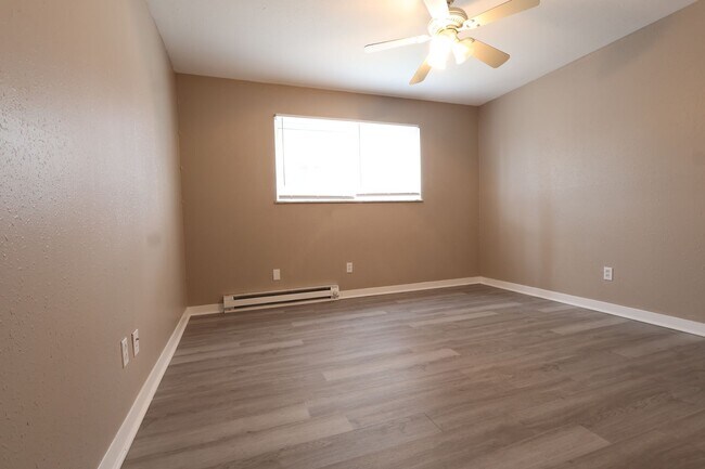 Building Photo - 1 Bedroom Apartment