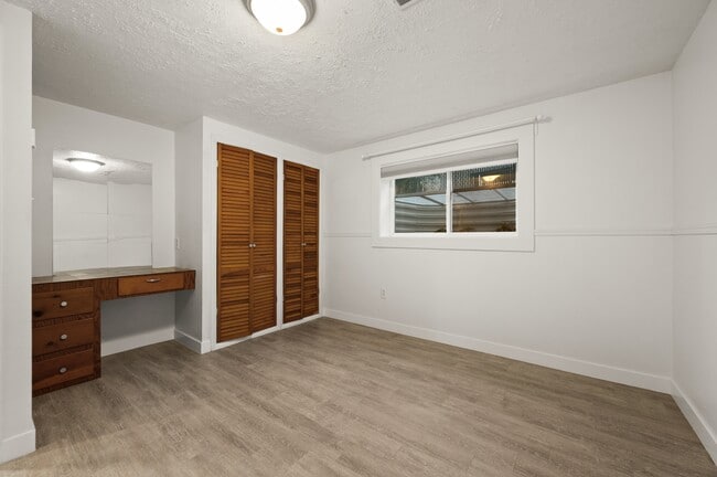 Building Photo - 1733 7200 S