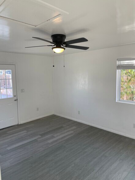 Room 3 - 3806 Linda Vista Dr
