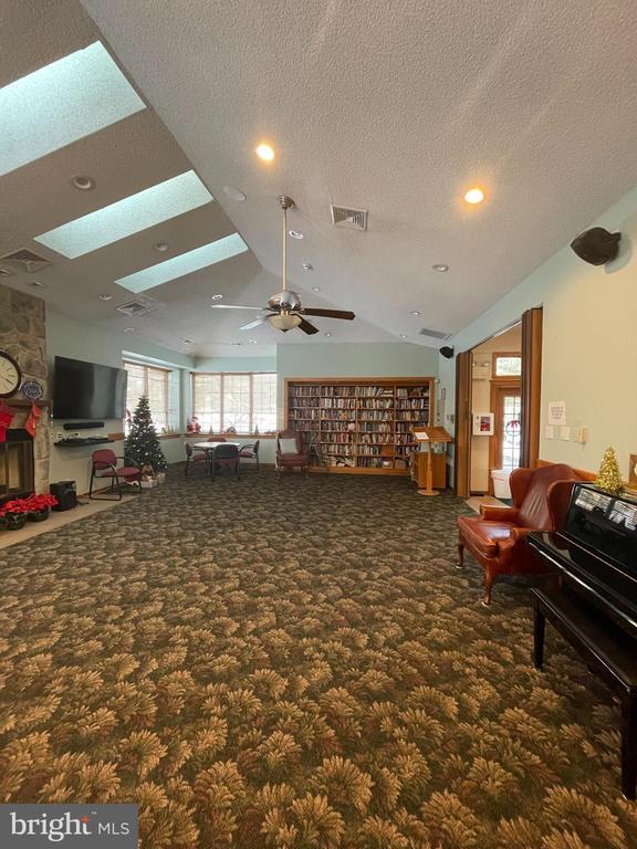 Building Photo - 5207A Adelaide Dr