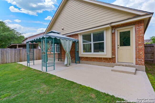 Building Photo - 9010 Hilltop Crossing Dr