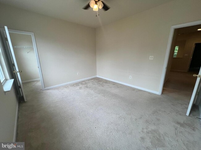 Building Photo - 12 Rivers Edge Terrace