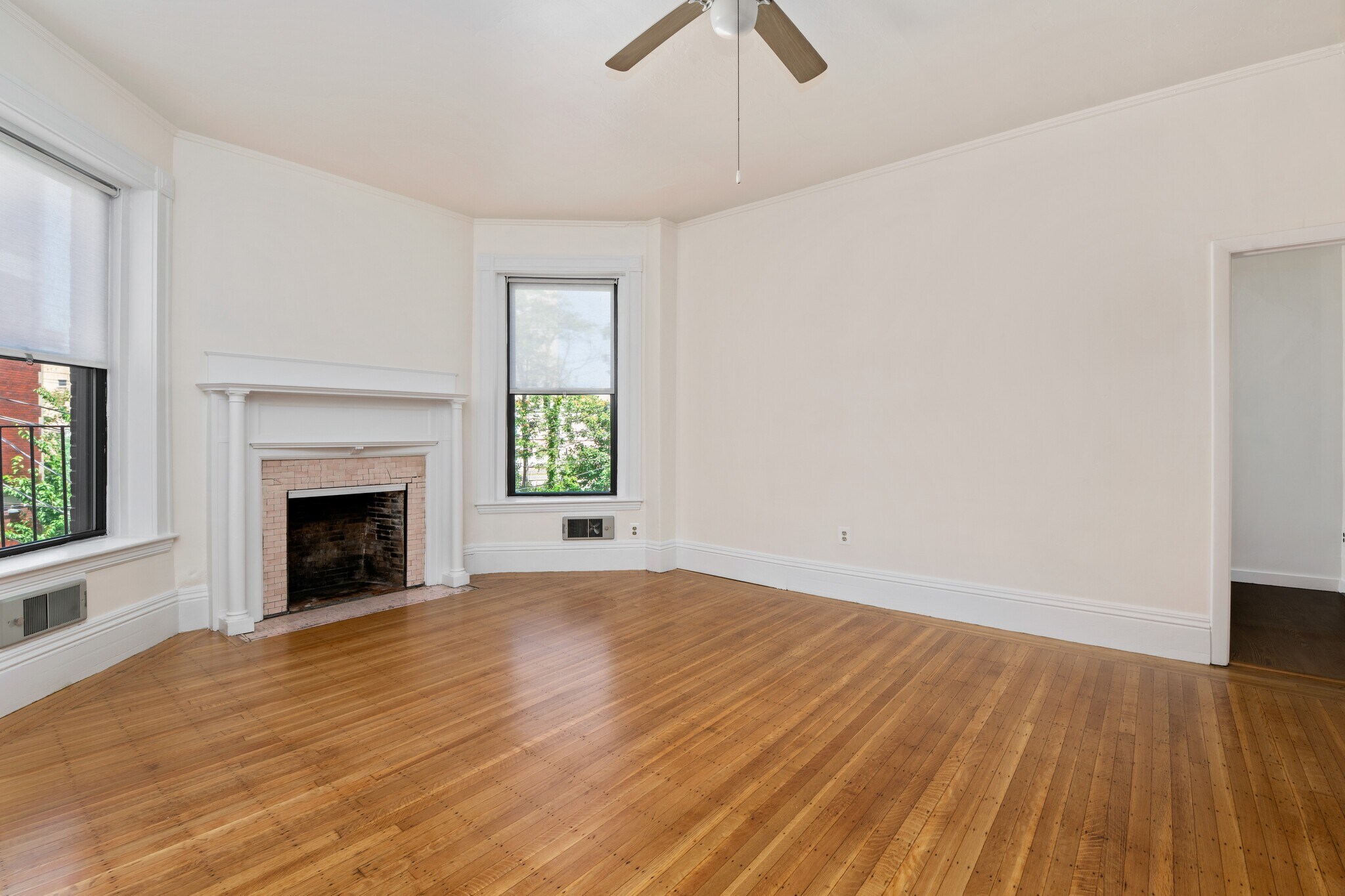Building Photo - 9 Buswell St