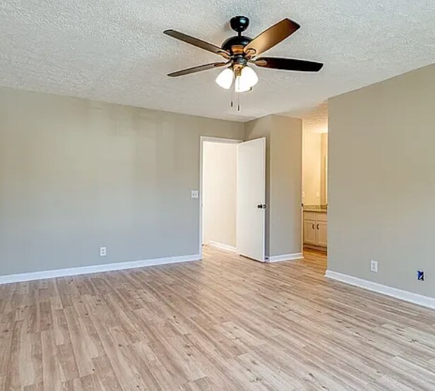 Building Photo - 3528 Longhaven Crossing