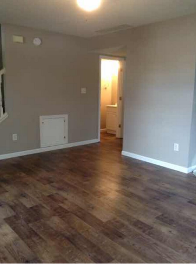 Building Photo - 3 bedroom, 2.5 bath Townhome *ASK US ABOUT OUR FALL SPECIAL*