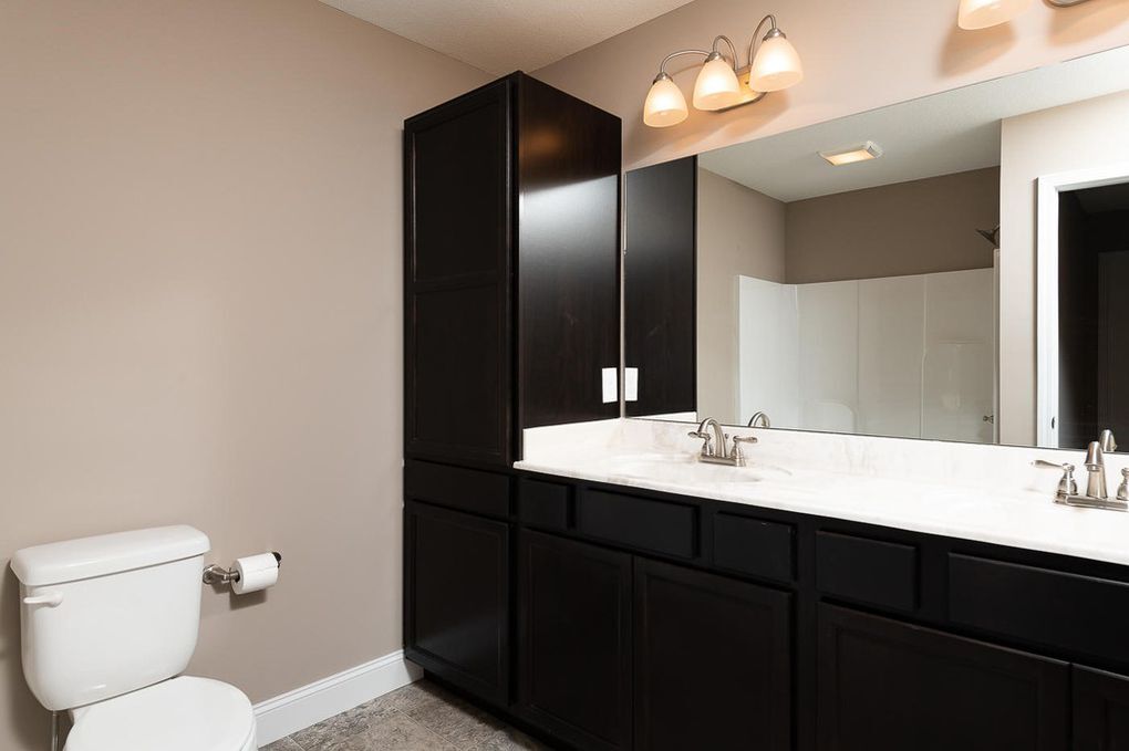 bathroom upstairs - 1636 Silver Spur Ln