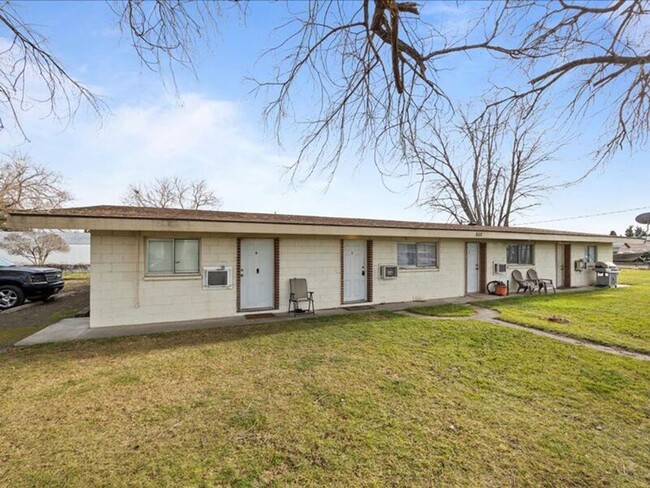 Primary Photo - 800 N Irving St