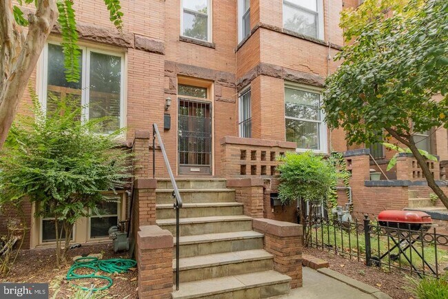Building Photo - 1459 Chapin St NW