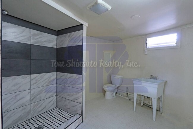 Building Photo - 1095
