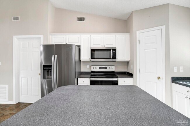 Building Photo - 512 Batten Blvd