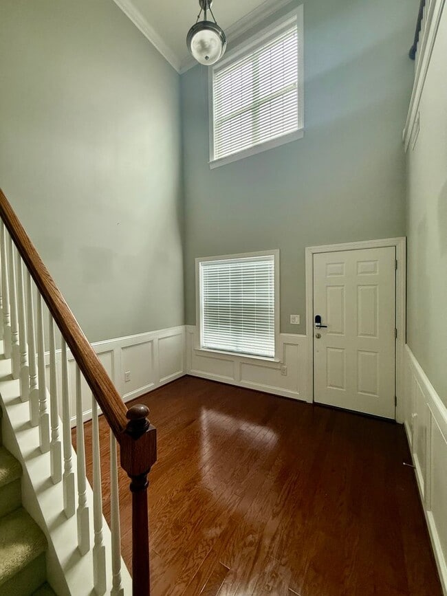 Building Photo - Two bedroom, 2.5 bath condo townhome in Bu...