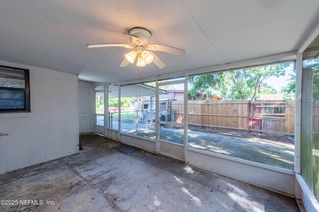 Building Photo - 777 La Marche Dr