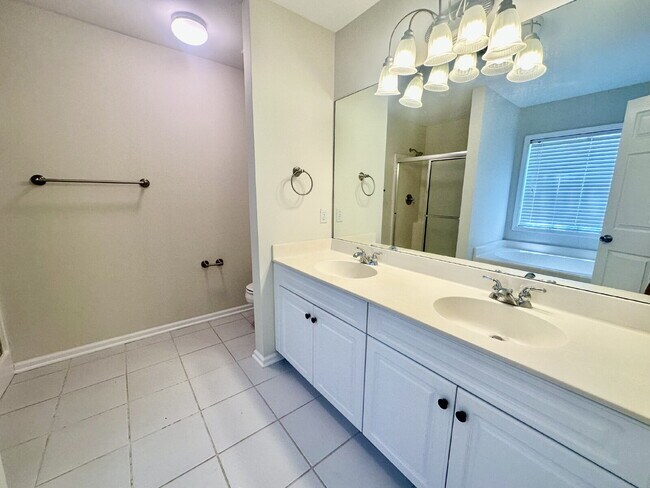 Building Photo - Spacious Four Bedroom Home in Westbury Park!