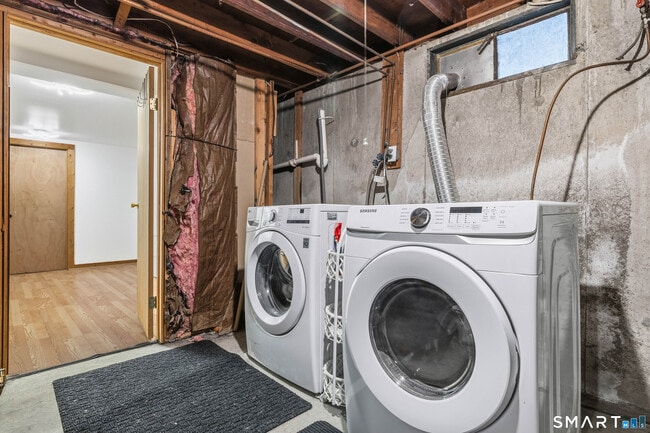 Building Photo - 12 Beach Park Rd