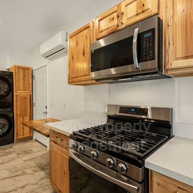 Building Photo - 4643 Cove St