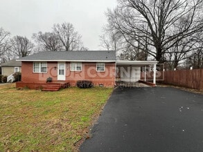 Building Photo - Room in House on Beck St