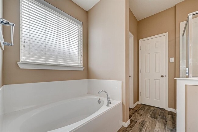 Building Photo - 16942 Langham Crossing Ln