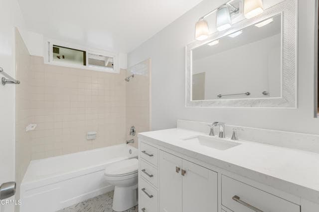 Building Photo - 2554 Bayshore Ave