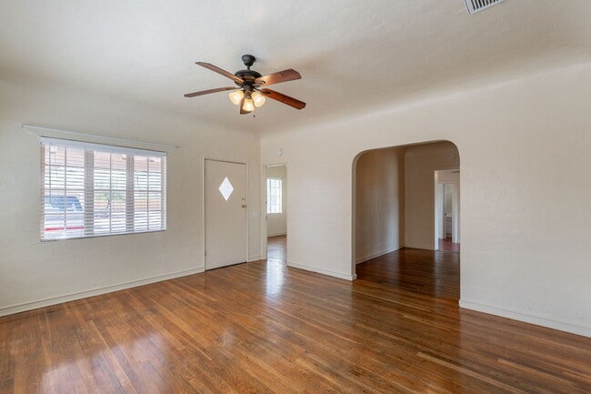 Building Photo - 241 S Cherry Ave