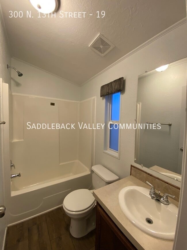 Building Photo - 300 N 13th St