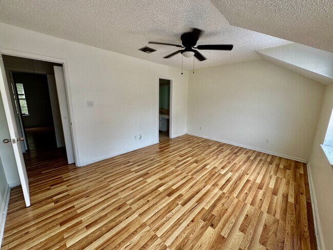 Building Photo - 127 E Pamela Dr