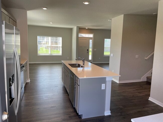 Building Photo - 2302 SW Plaza Pkwy