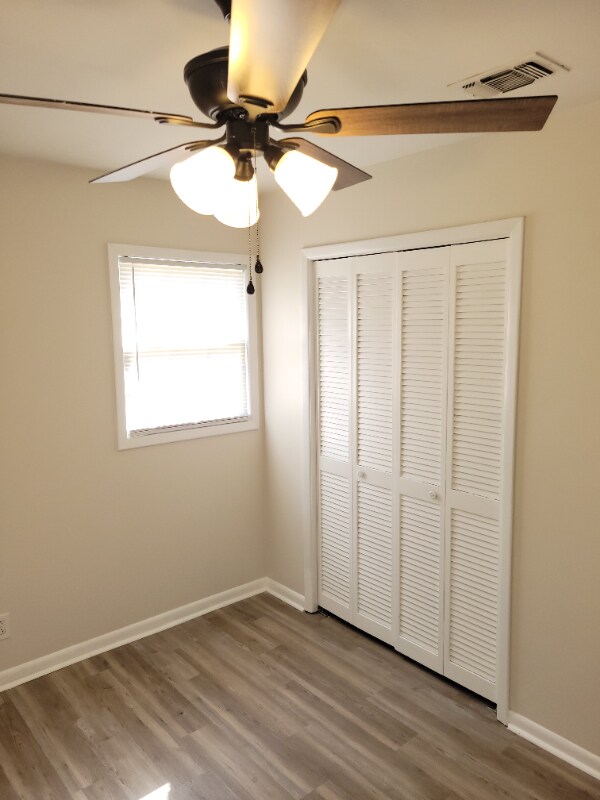 Building Photo - 3567 Kingsview Dr