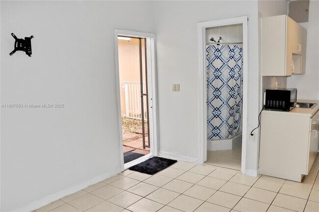 Building Photo - 1000 SW 140th Ave