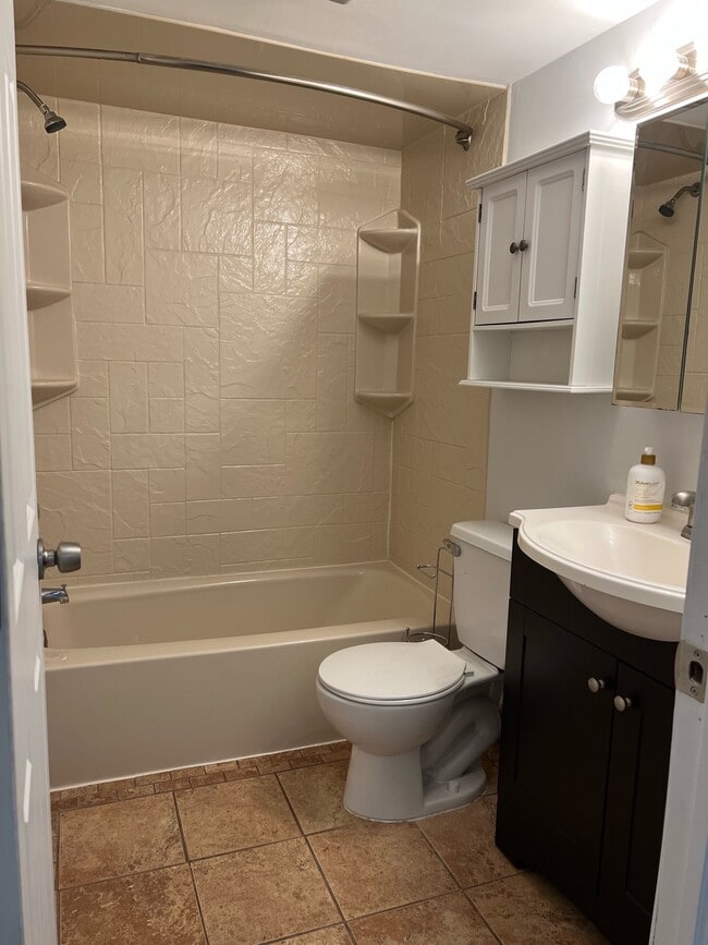 Building Photo - 941 11th Ave S