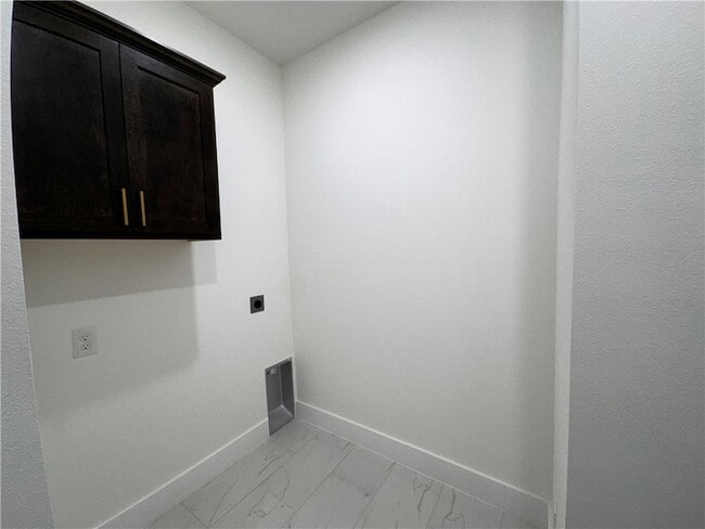 Building Photo - 12 Celtic Dr