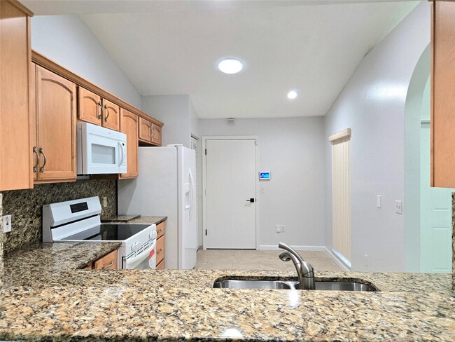 Building Photo - 5912 NW 93rd Terrace