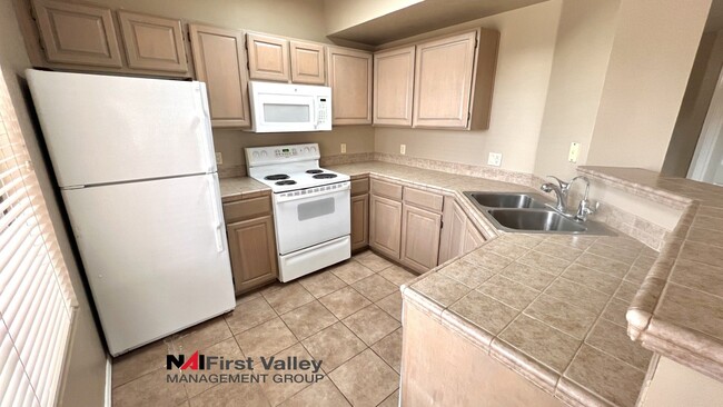 Building Photo - *****Half off First Months Rent ***** 3 Be...