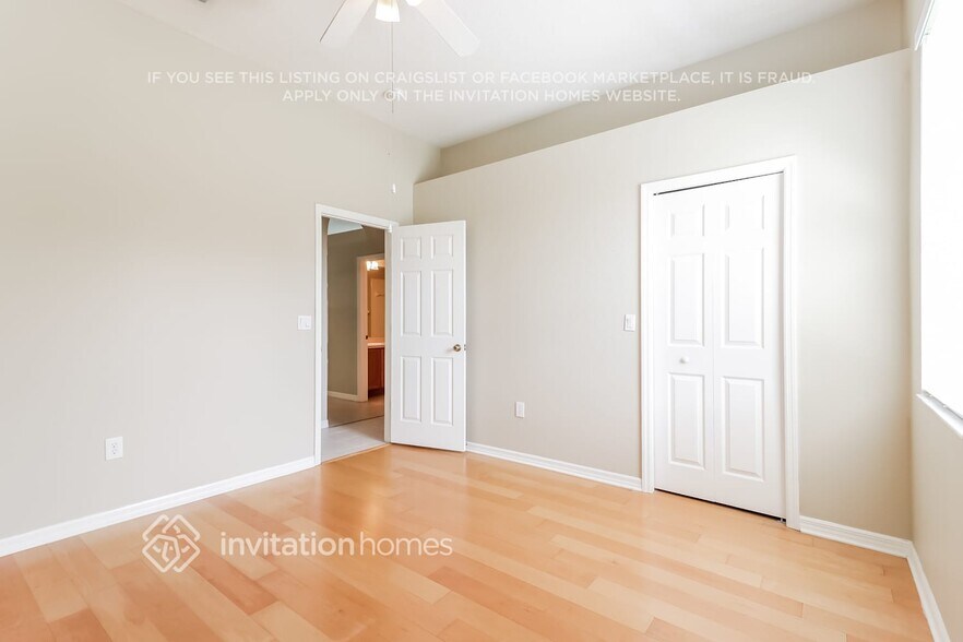 Building Photo - 10130 Queens Park Dr