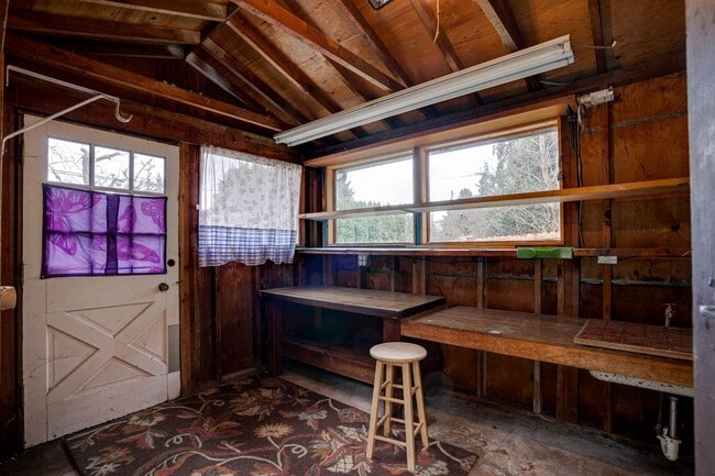 Building Photo - Edmonds 3 Bedroom, 1 Bathroom Mid-Century ...
