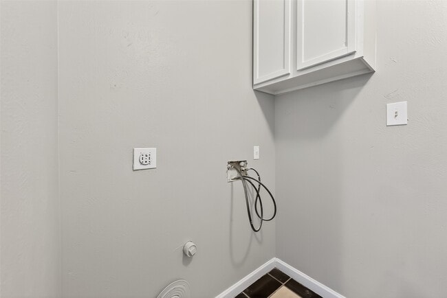 Building Photo - 2446 Mayview Dr