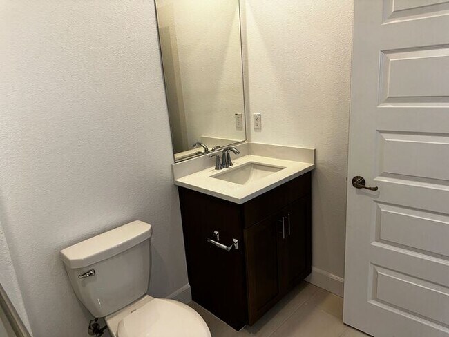 Building Photo - Beautiful 4 bedroom new home in Sierra wes...