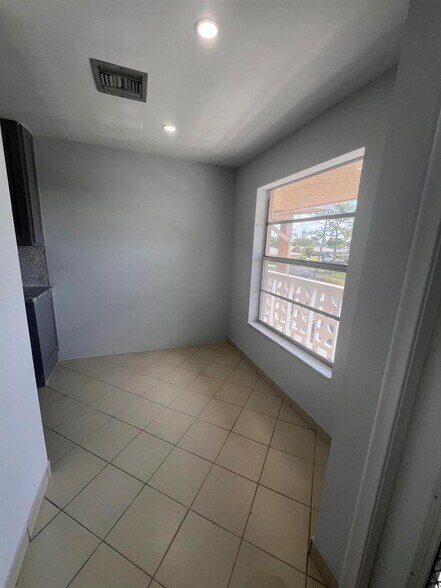 Building Photo - 1051 Orange Ter