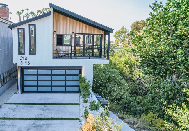 Building Photo - 30+ Day Fully Stylishly furnished & Tastefully designed Newport Beach Vacation Rental