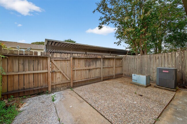 Building Photo - 1445 Bonanza Rd