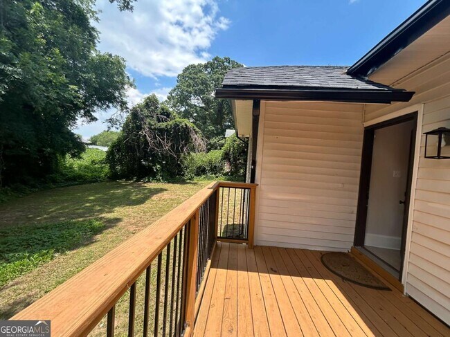 Building Photo - 1701 Lanier Dr SW