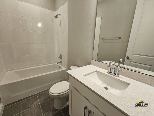 Building Photo - 379 Birkdale Dr