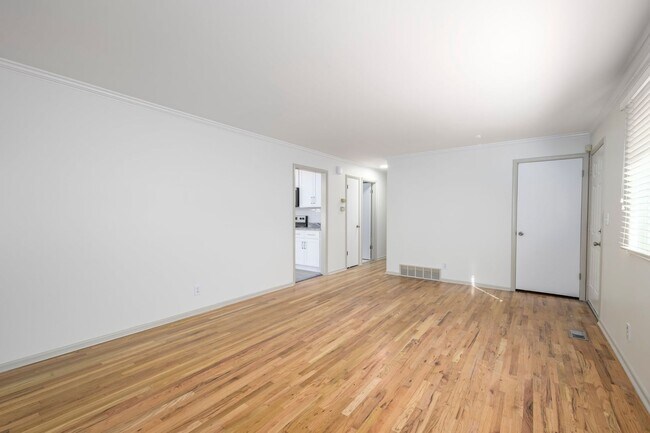 Building Photo - Gorgeous Home in Cottonwood Heights!