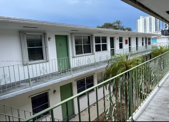 Building Photo - 1824 Monroe St