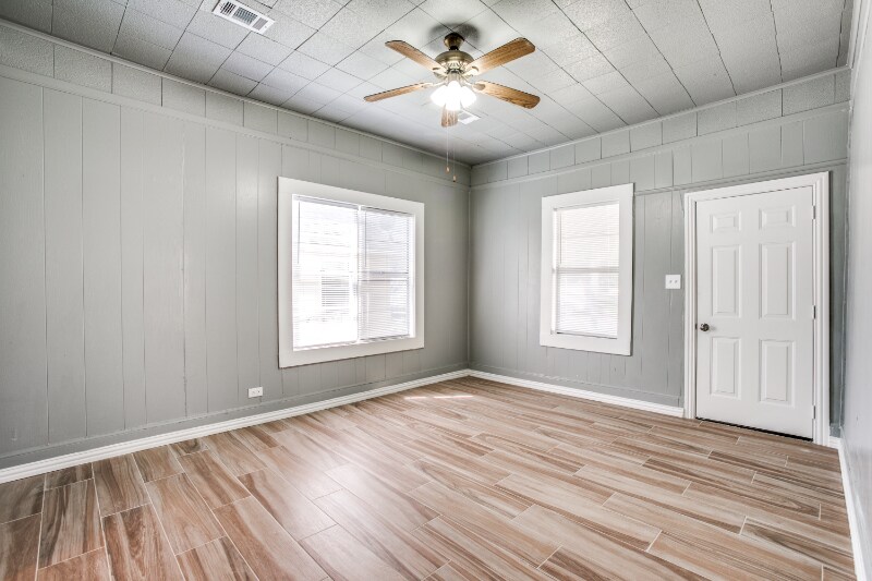 Building Photo - 415 5th St