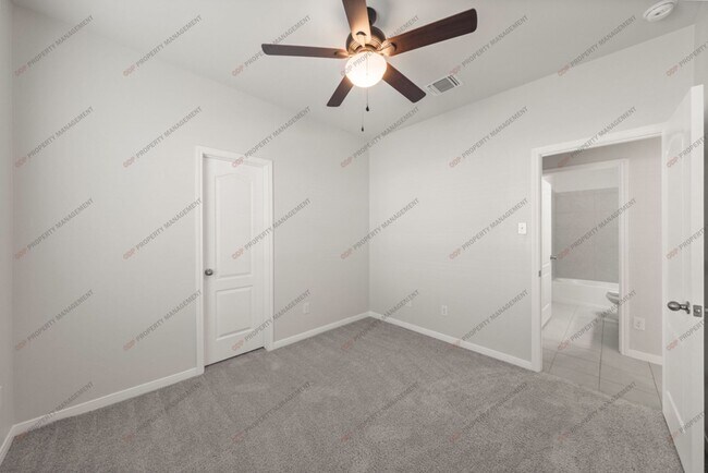 Building Photo - 725 Gingham Trl