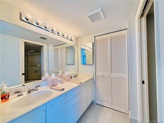 Building Photo - 8800 S Ocean Dr